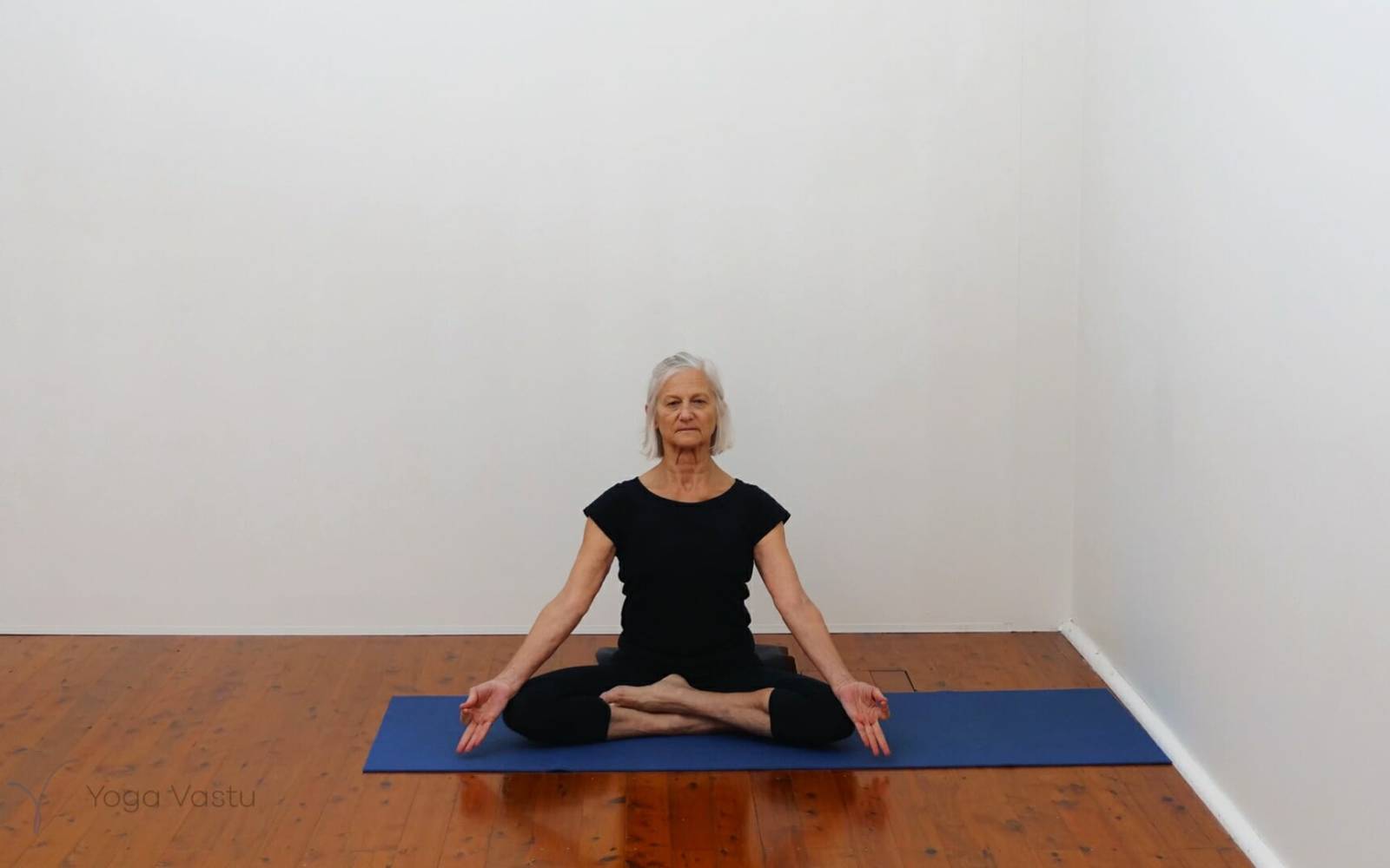 Online Iyengar yoga videos | Short restorative and nerve quietening sequence