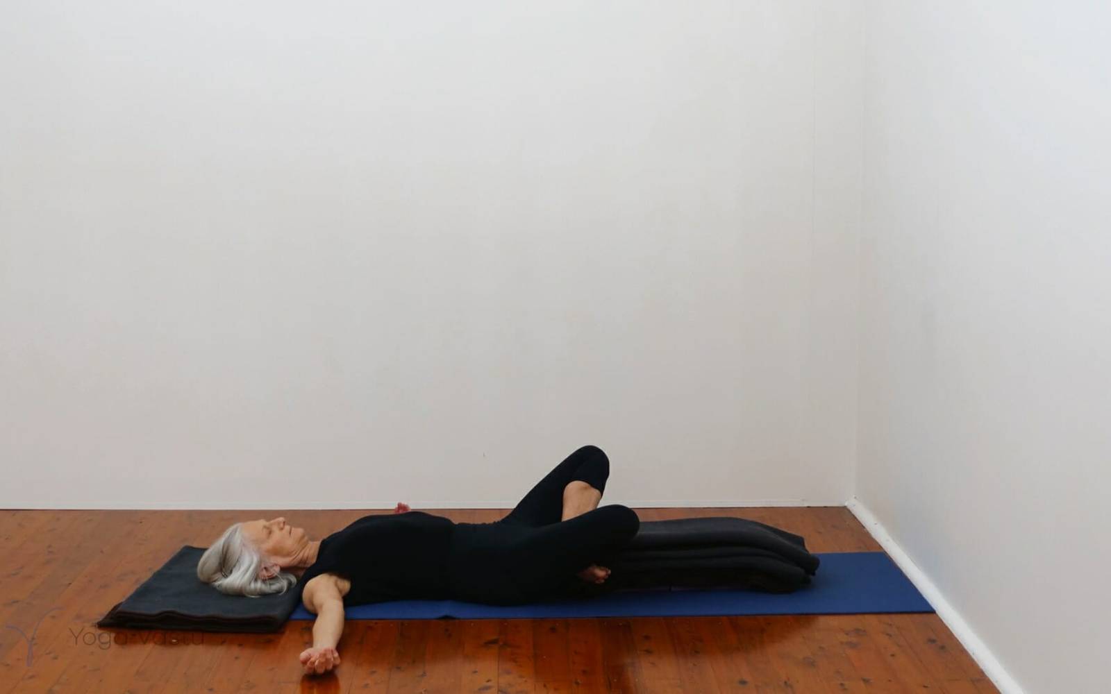 Online Iyengar yoga videos | Short restorative and nerve quietening sequence