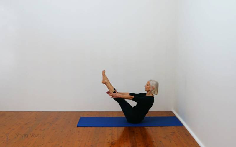 Paripurna Navasana pose