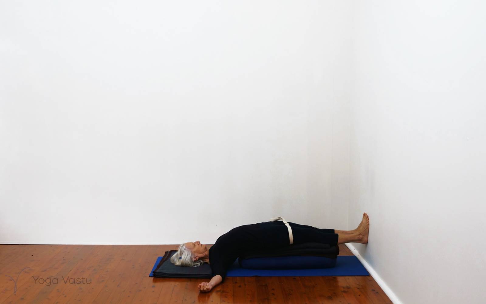 Online Iyengar yoga videos | Building stability and focus in restorative poses