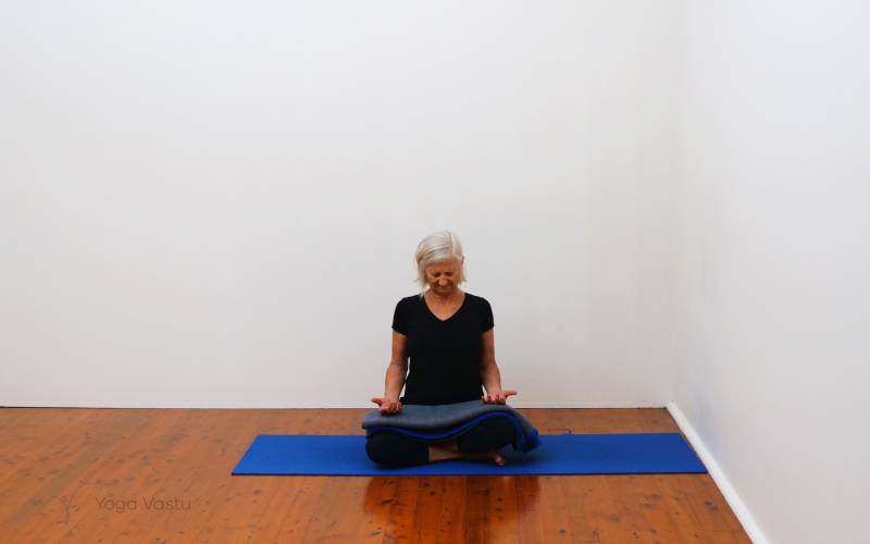 Online Iyengar yoga video thumbnail: Restorative and seated pranayama session for general level students
