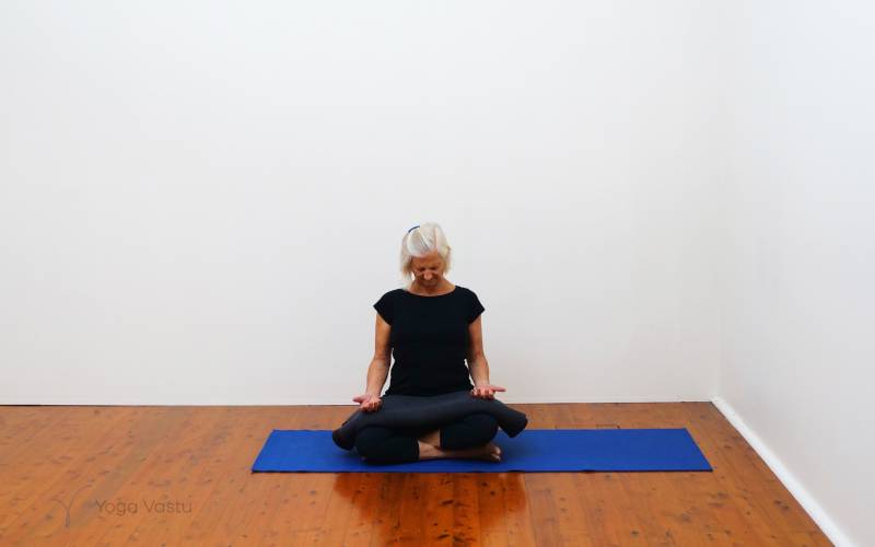 Online Iyengar yoga video thumbnail: Basic pranayama session (learning how to sit)
