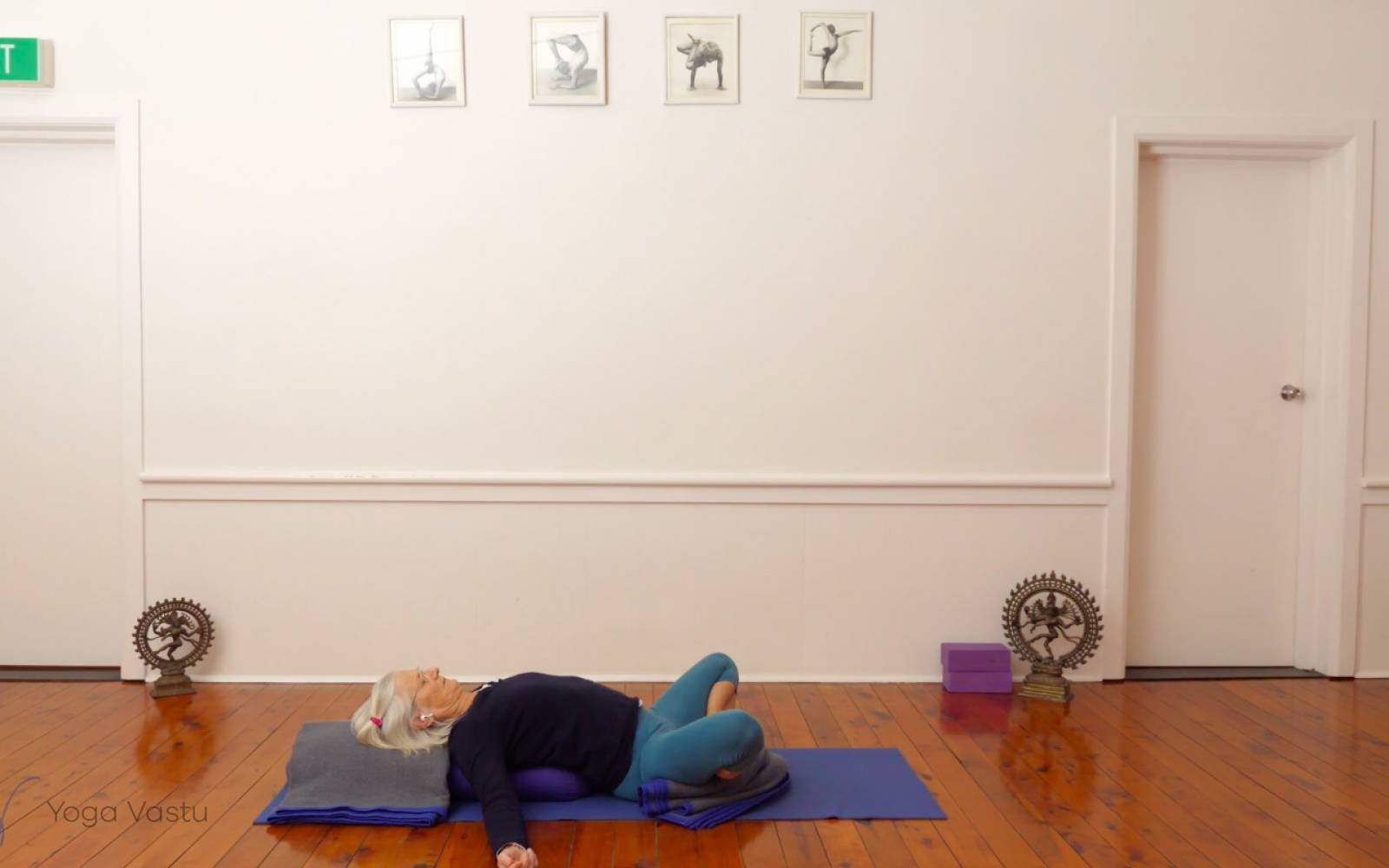 Online Iyengar yoga videos | Restorative Session with Guided Seated Meditation (Level 3)