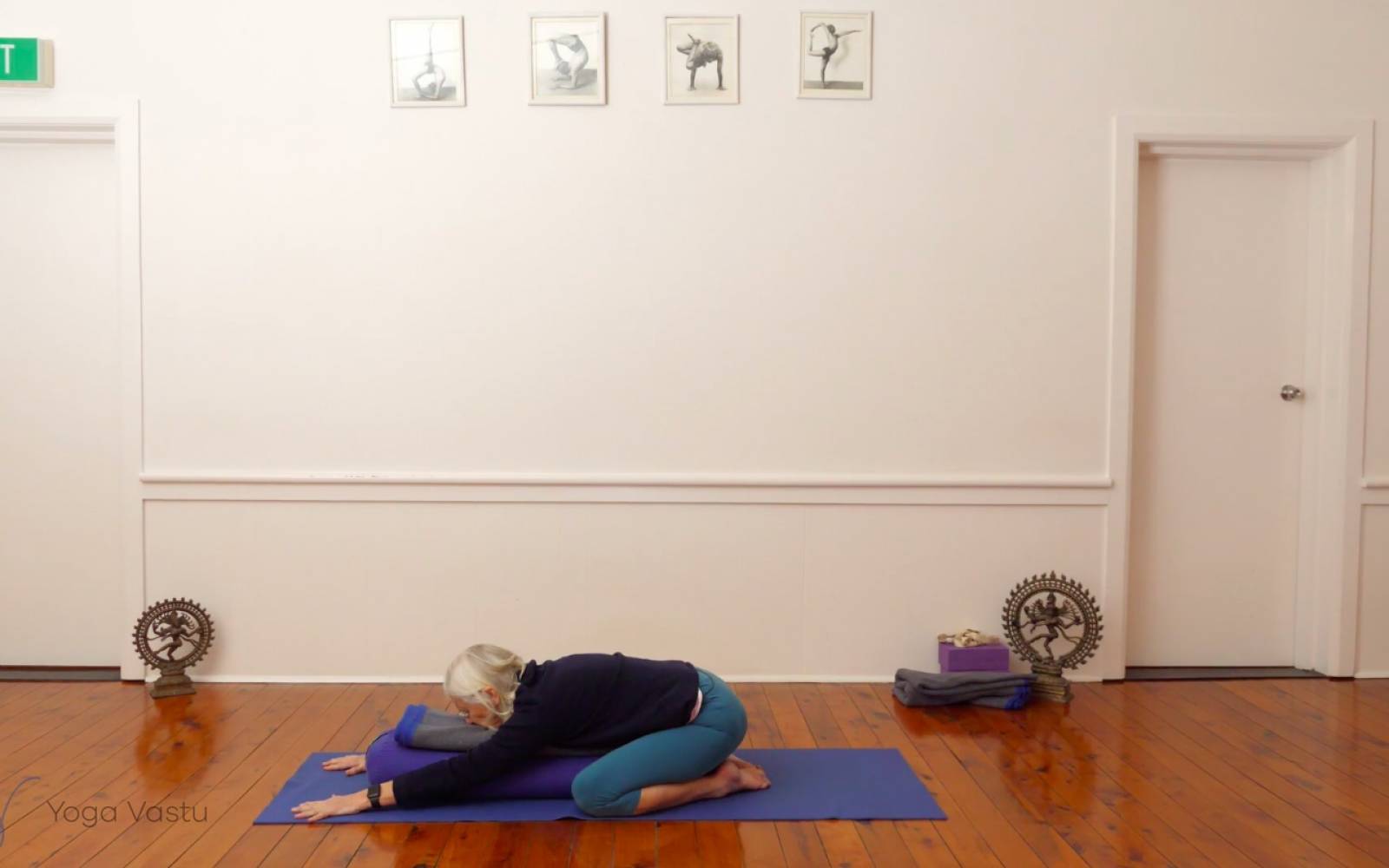 Online Iyengar yoga videos | Restorative Session with Guided Seated Meditation (Level 3)
