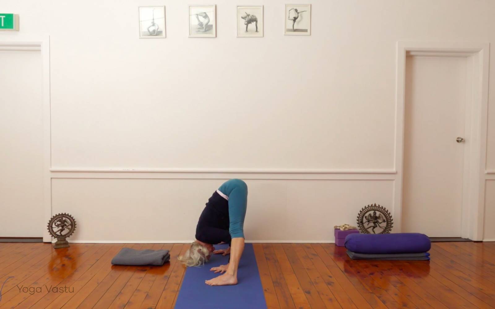 Online Iyengar yoga videos | Restorative Session with Guided Seated Meditation (Level 3)