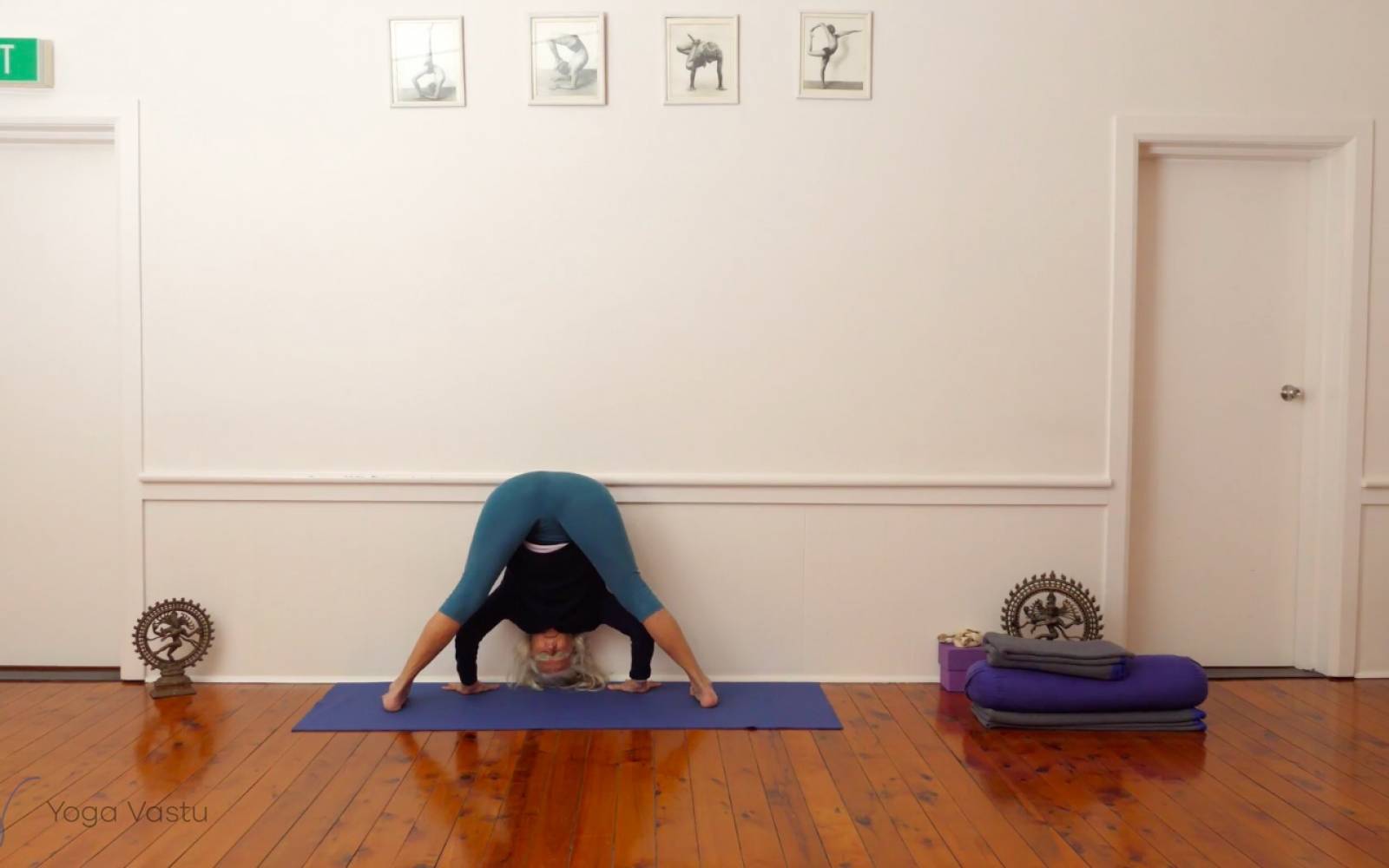 Online Iyengar yoga videos | Restorative Session with Guided Seated Meditation (Level 3)