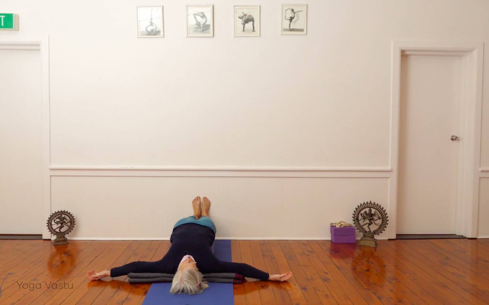 Online Iyengar yoga videos | Restorative Session with Guided Seated Meditation (Level 3)