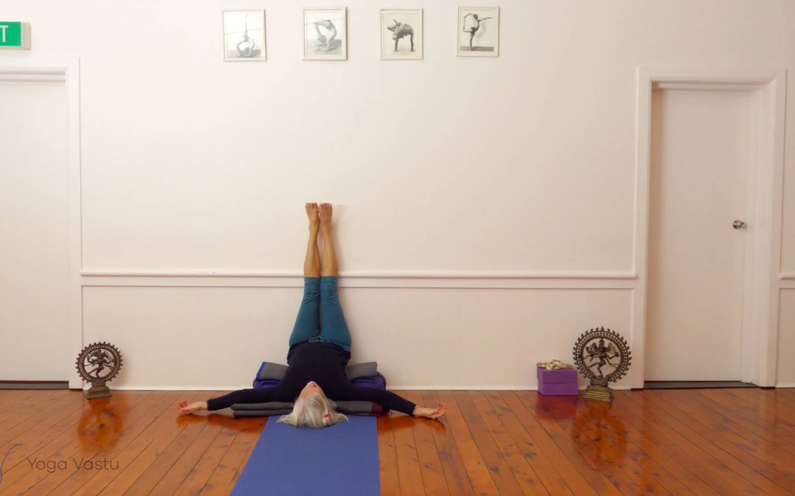 Online Iyengar yoga videos | Restorative Session with Guided Seated Meditation (Level 3)