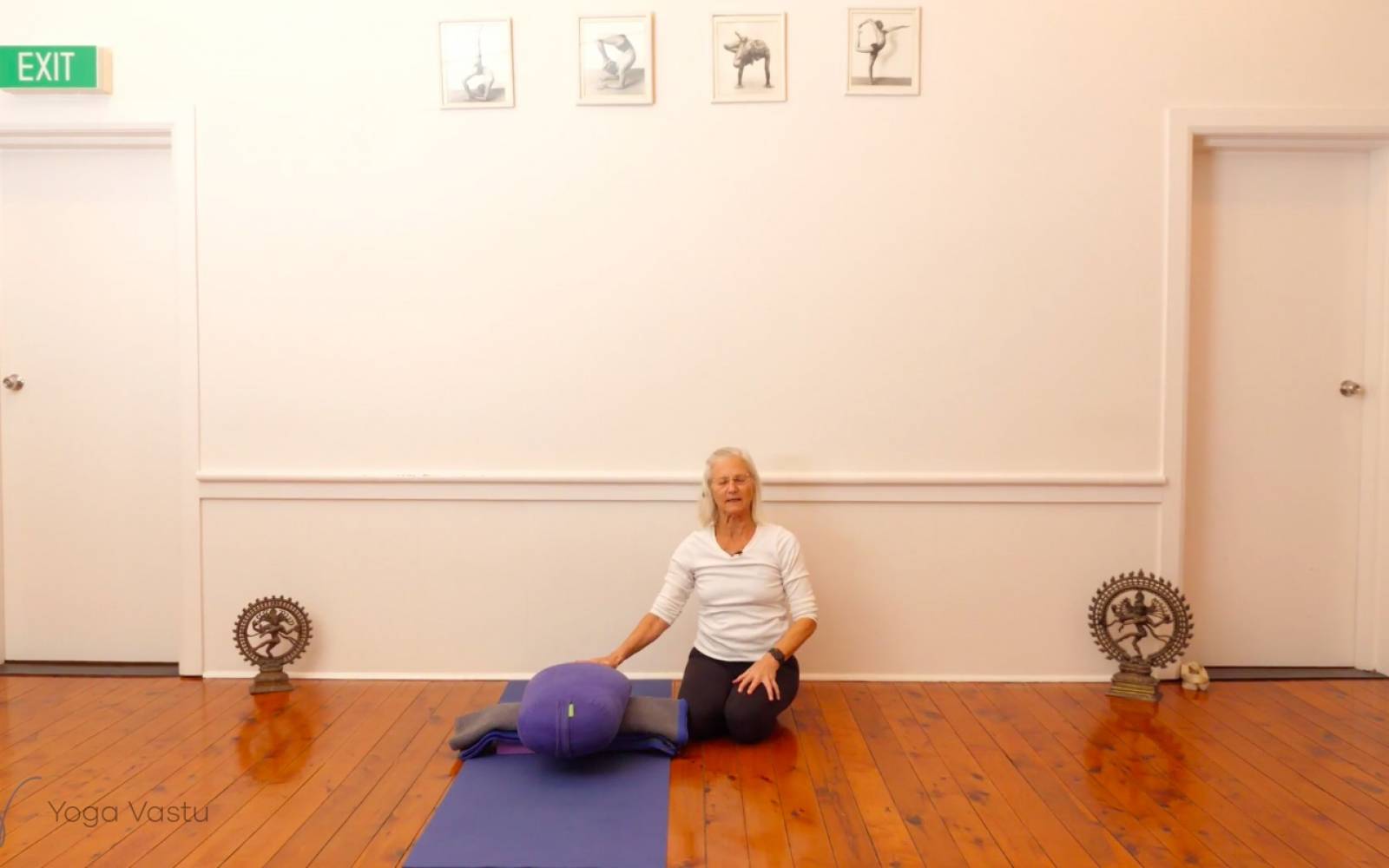 Online Iyengar yoga videos | Backbends: Ustrasana and Urdhva Dhanurasana (Level 1/2)