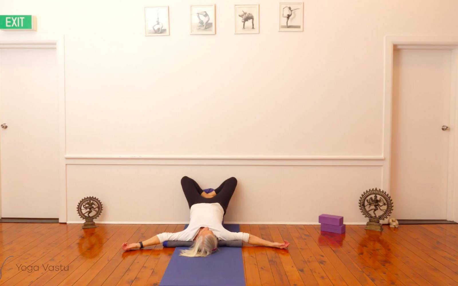 Online Iyengar yoga videos | Backbends: Ustrasana and Urdhva Dhanurasana (Level 1/2)