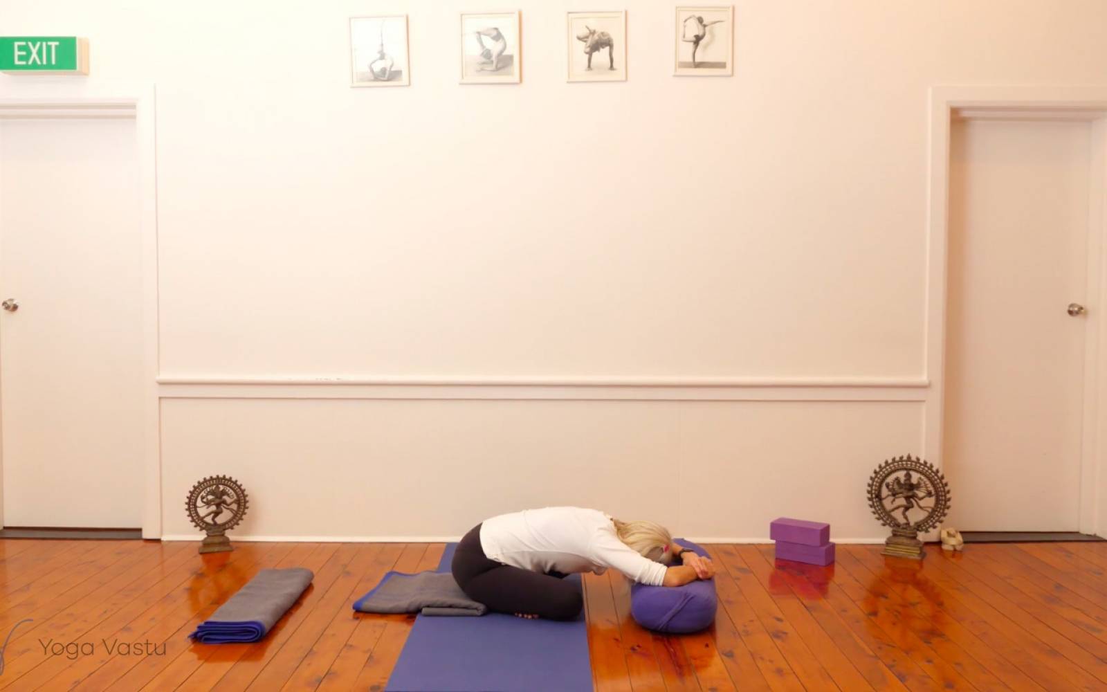Online Iyengar yoga videos | Backbends: Ustrasana and Urdhva Dhanurasana (Level 1/2)