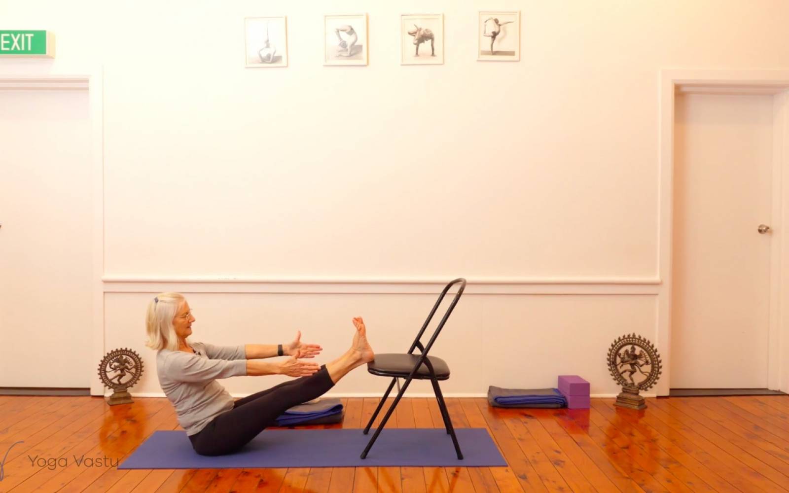 Online Iyengar yoga videos | Developing abdominal strength and balance (Level 1/2)