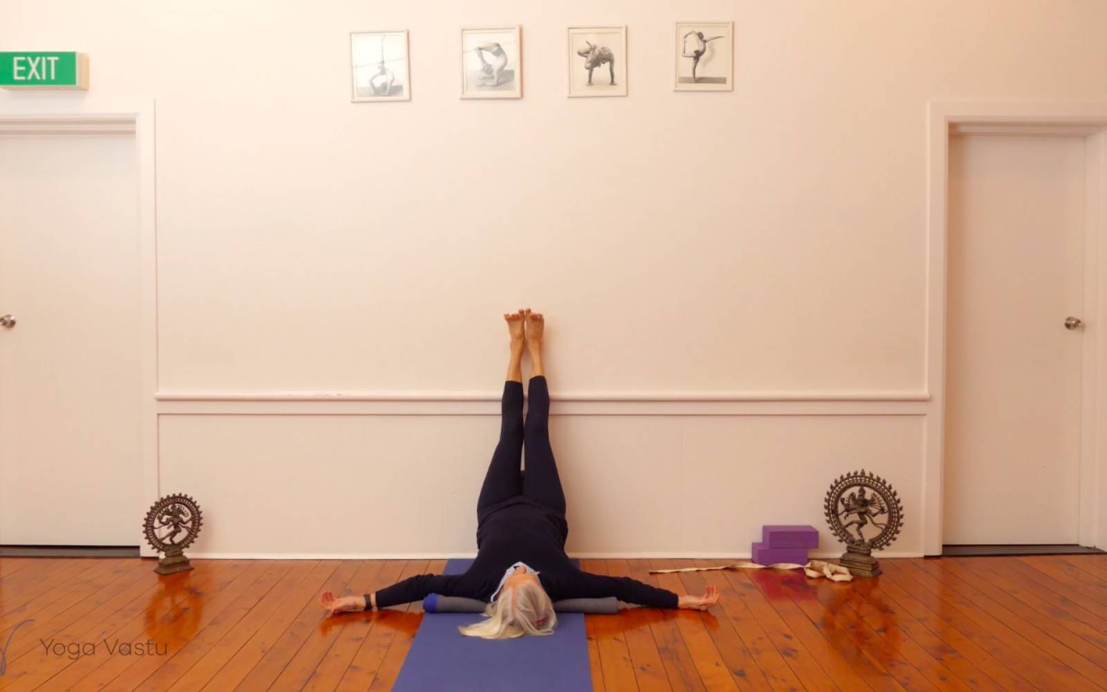 Online Iyengar yoga videos | Forward Bends with a Focus on Legs (Level 3)