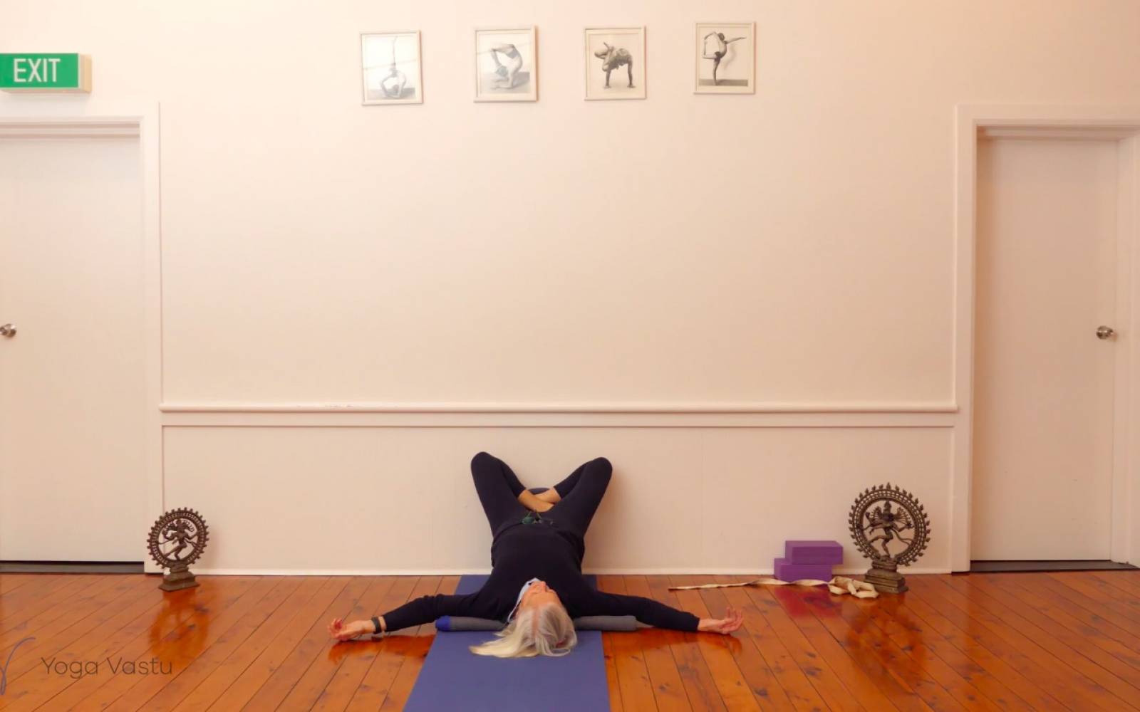 Online Iyengar yoga videos | Forward Bends with a Focus on Legs (Level 3)