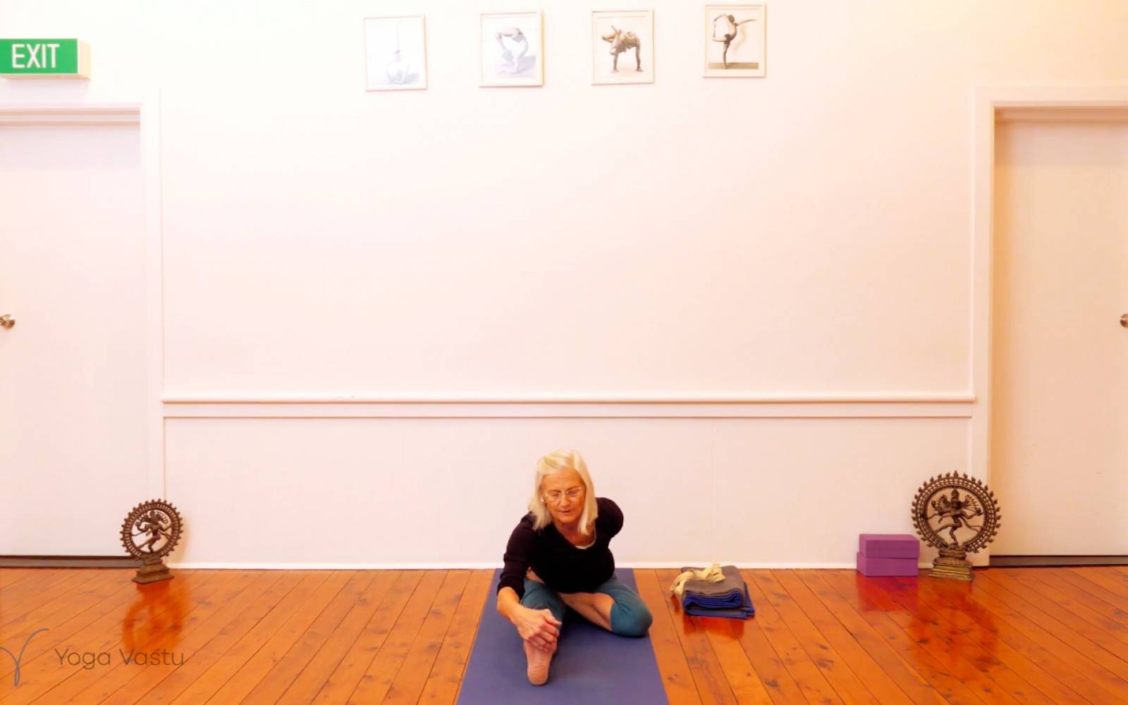 Online Iyengar yoga videos | Mindfulness in Forward Bends (Level 3)