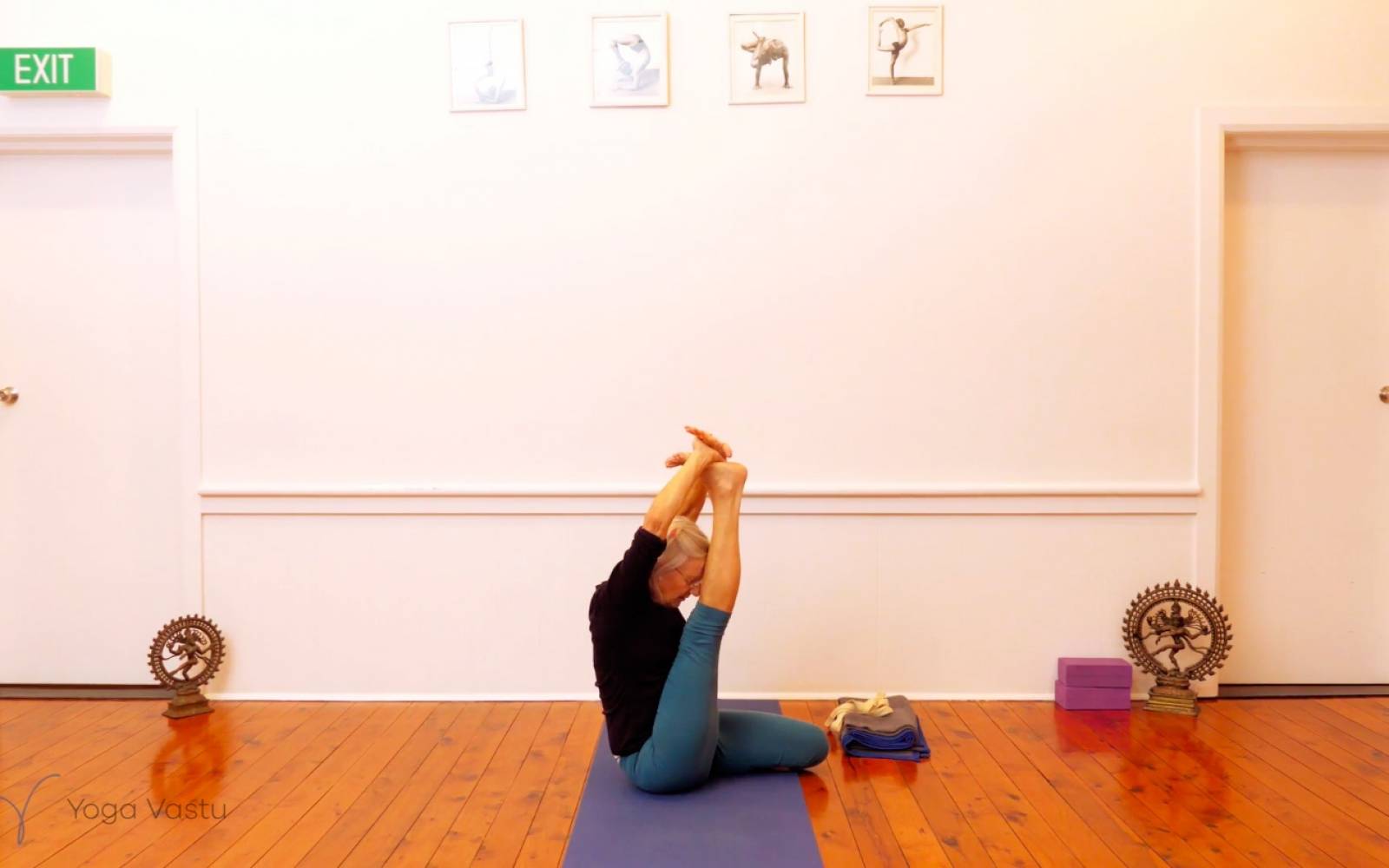 Online Iyengar yoga videos | Mindfulness in Forward Bends (Level 3)