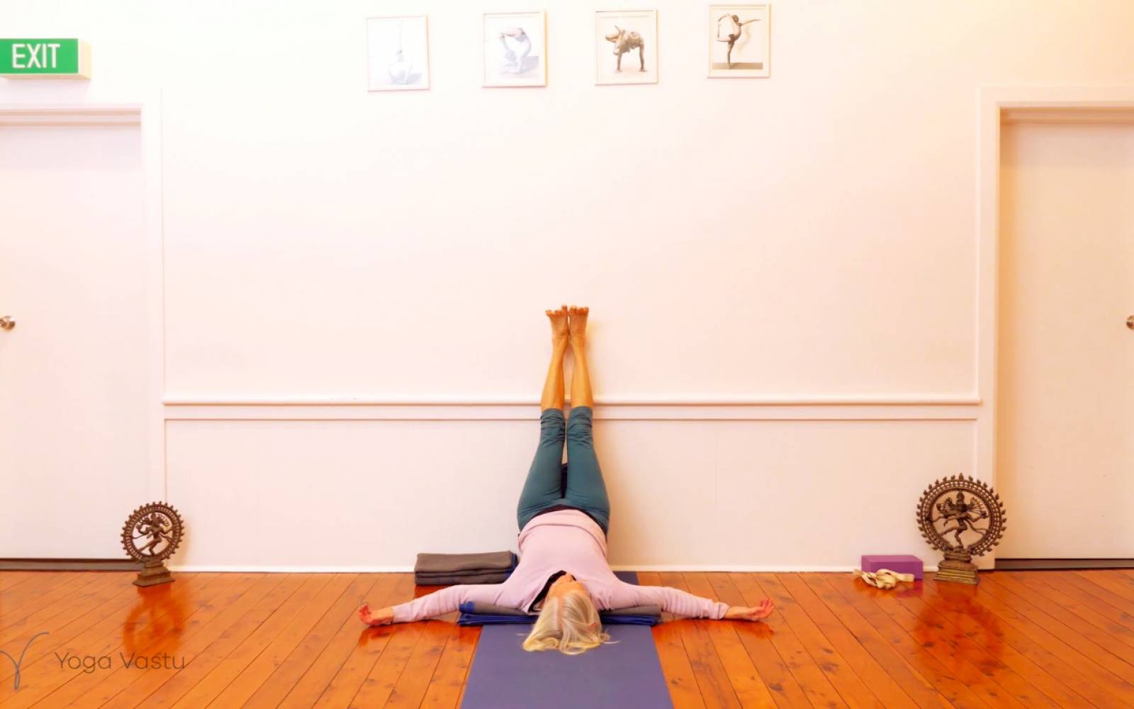 Online Iyengar yoga videos | Mindfulness in Forward Bends (Level 3)