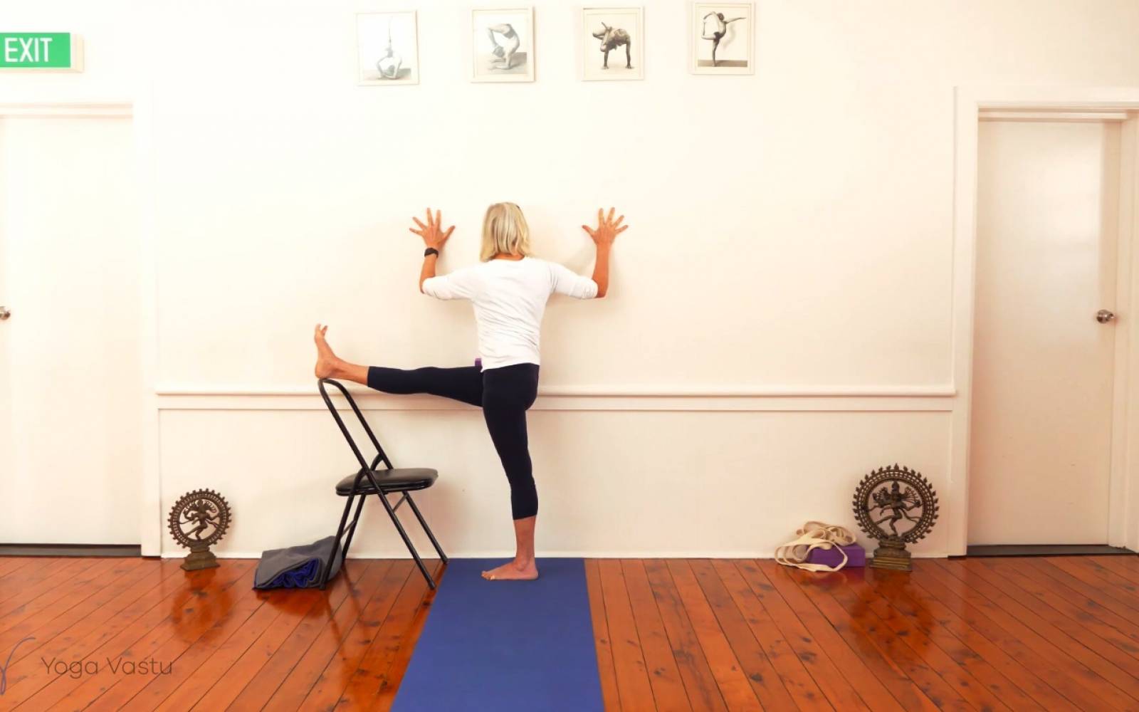 Online Iyengar yoga videos | Observing your Restrictions in Twists with Props (Advanced)