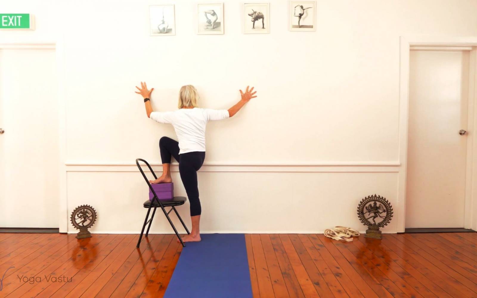 Online Iyengar yoga videos | Observing your Restrictions in Twists with Props (Advanced)