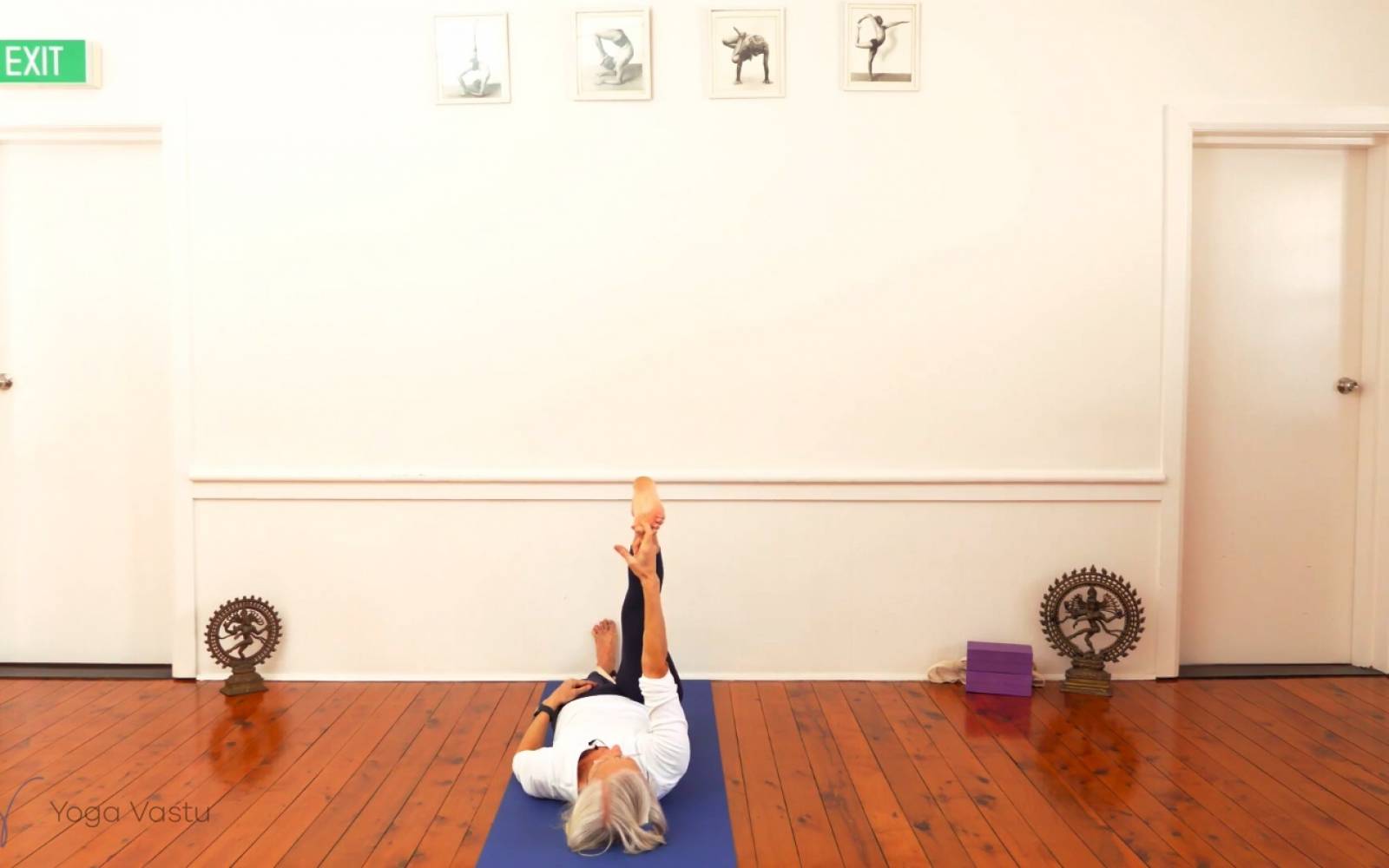 Online Iyengar yoga videos | Observing your Restrictions in Twists with Props (Advanced)