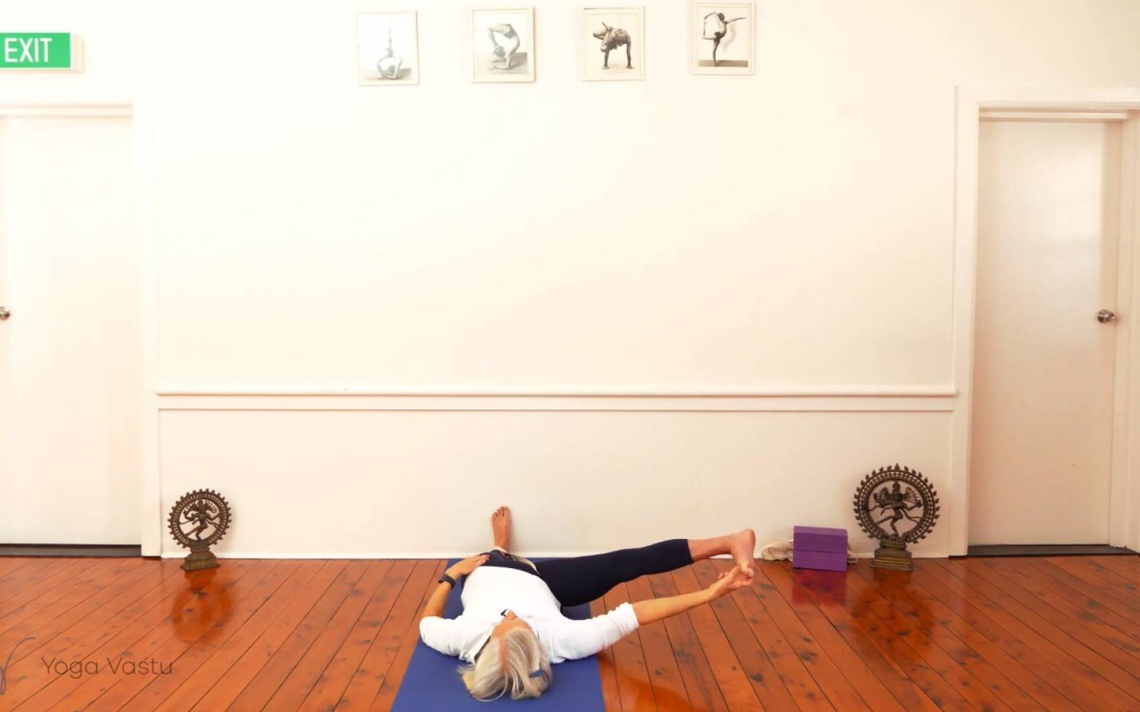 Online Iyengar yoga videos | Observing your Restrictions in Twists with Props (Advanced)