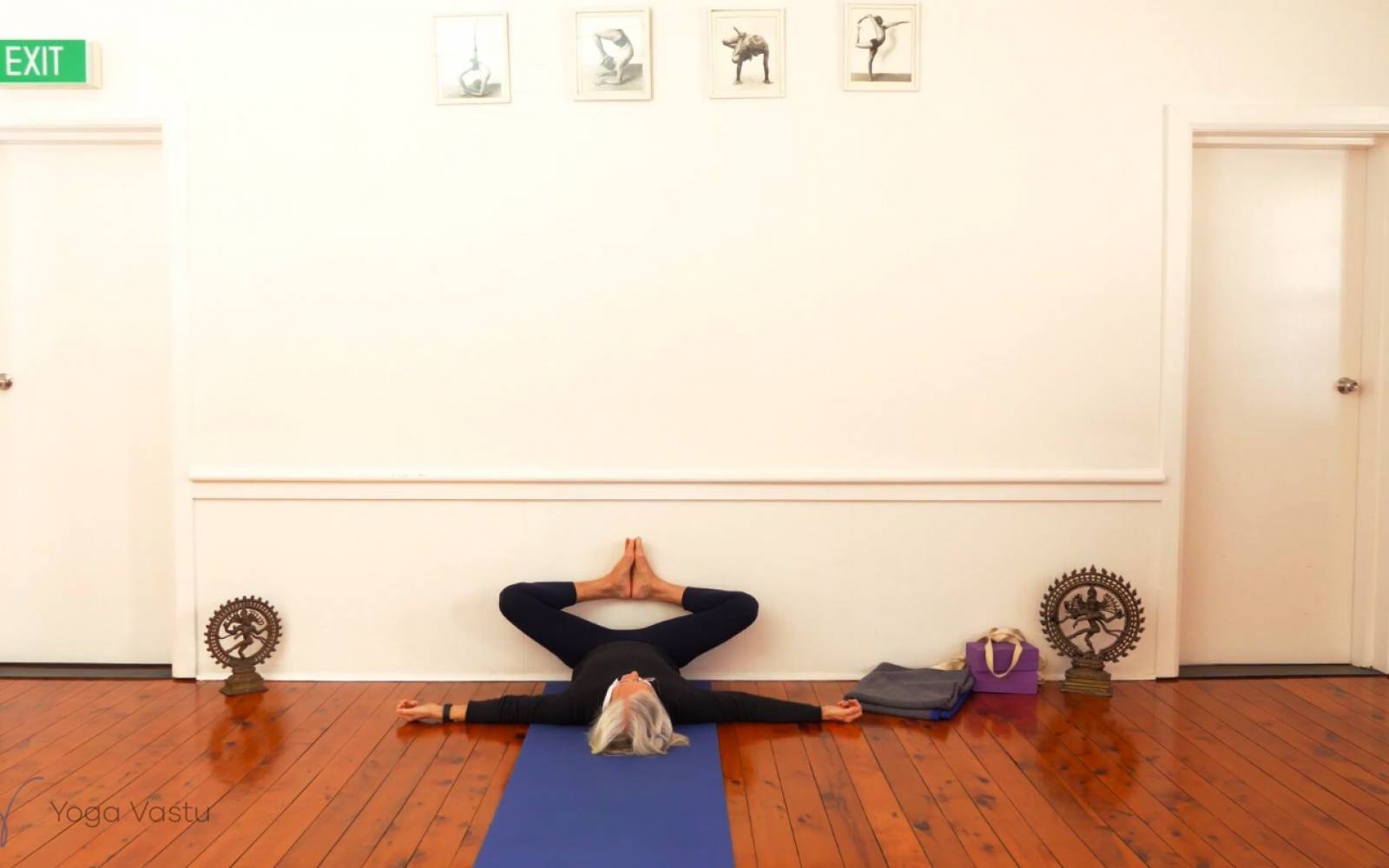 Online Iyengar yoga videos | Observing your Restrictions in Twists with Props (Advanced)
