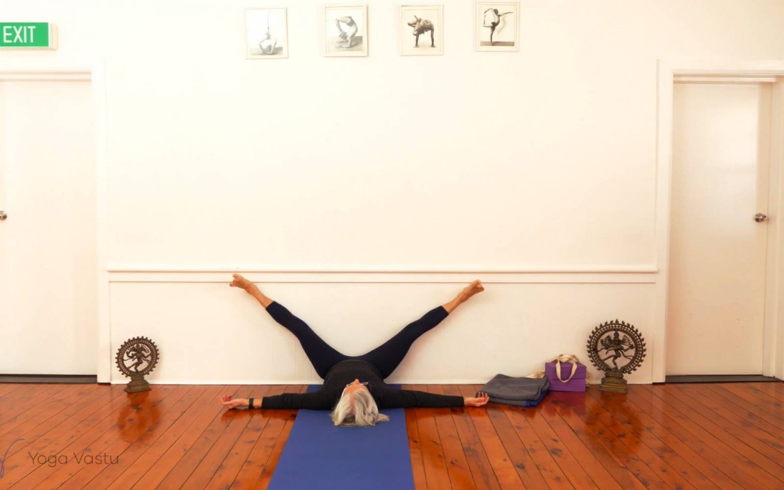 Online Iyengar yoga videos | Observing your Restrictions in Twists with Props (Advanced)