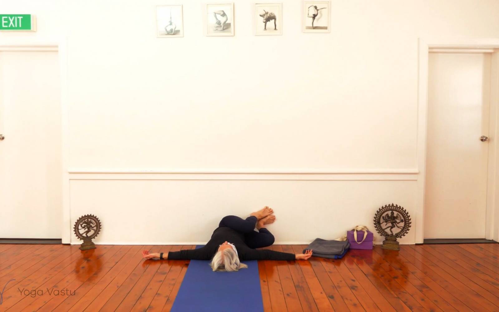 Online Iyengar yoga videos | Observing your Restrictions in Twists with Props (Advanced)