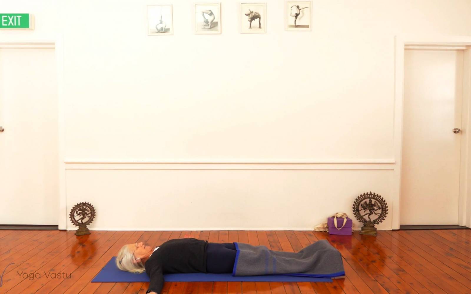 Online Iyengar yoga videos | Observing your Restrictions in Twists with Props (Advanced)