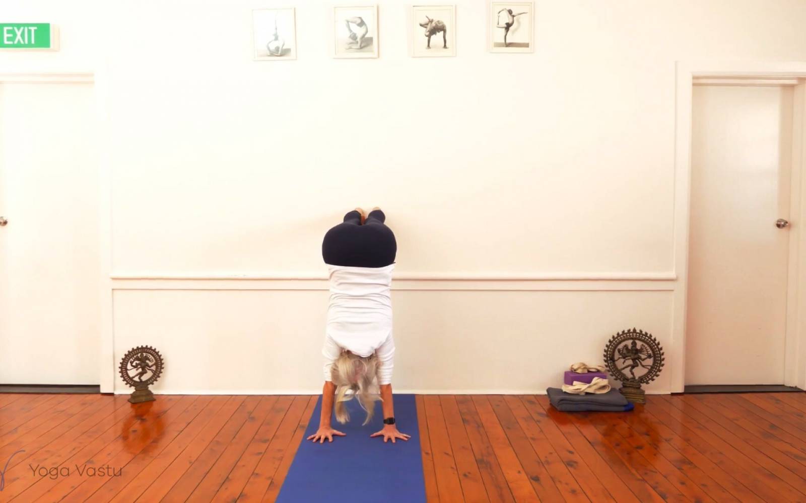 Online Iyengar yoga videos | Observing your Restrictions in Twists with Props (Advanced)
