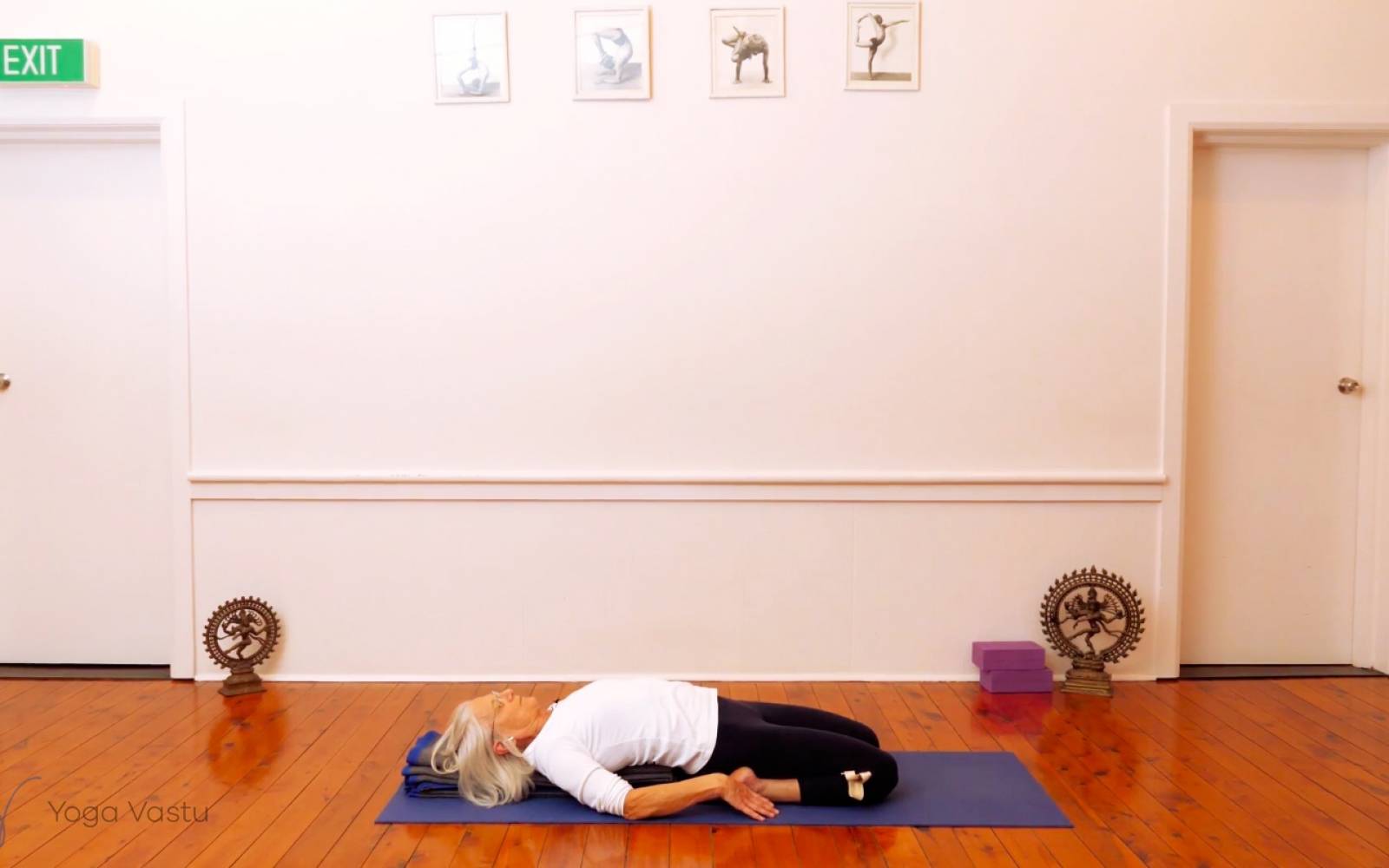 Online Iyengar yoga videos | Twisting in Standing Poses with Wall Support (Level 3)