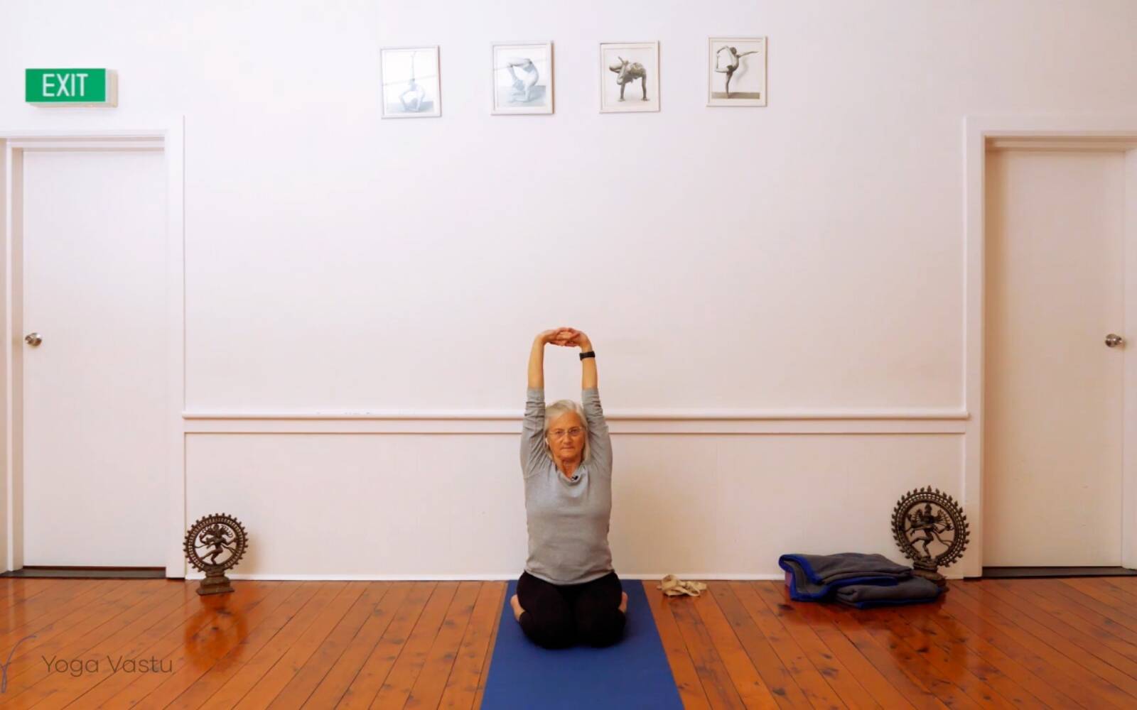 Online Iyengar yoga videos | Encouraging Relaxation Through Use of Props (Level 1/2)