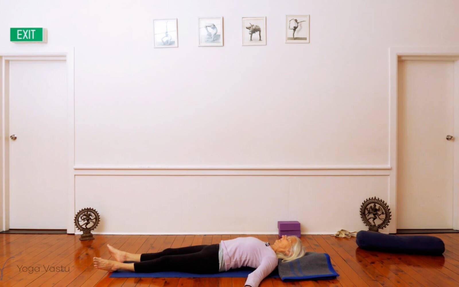 Online Iyengar yoga videos | Encouraging Relaxation Through Use of Props (Level 1/2)
