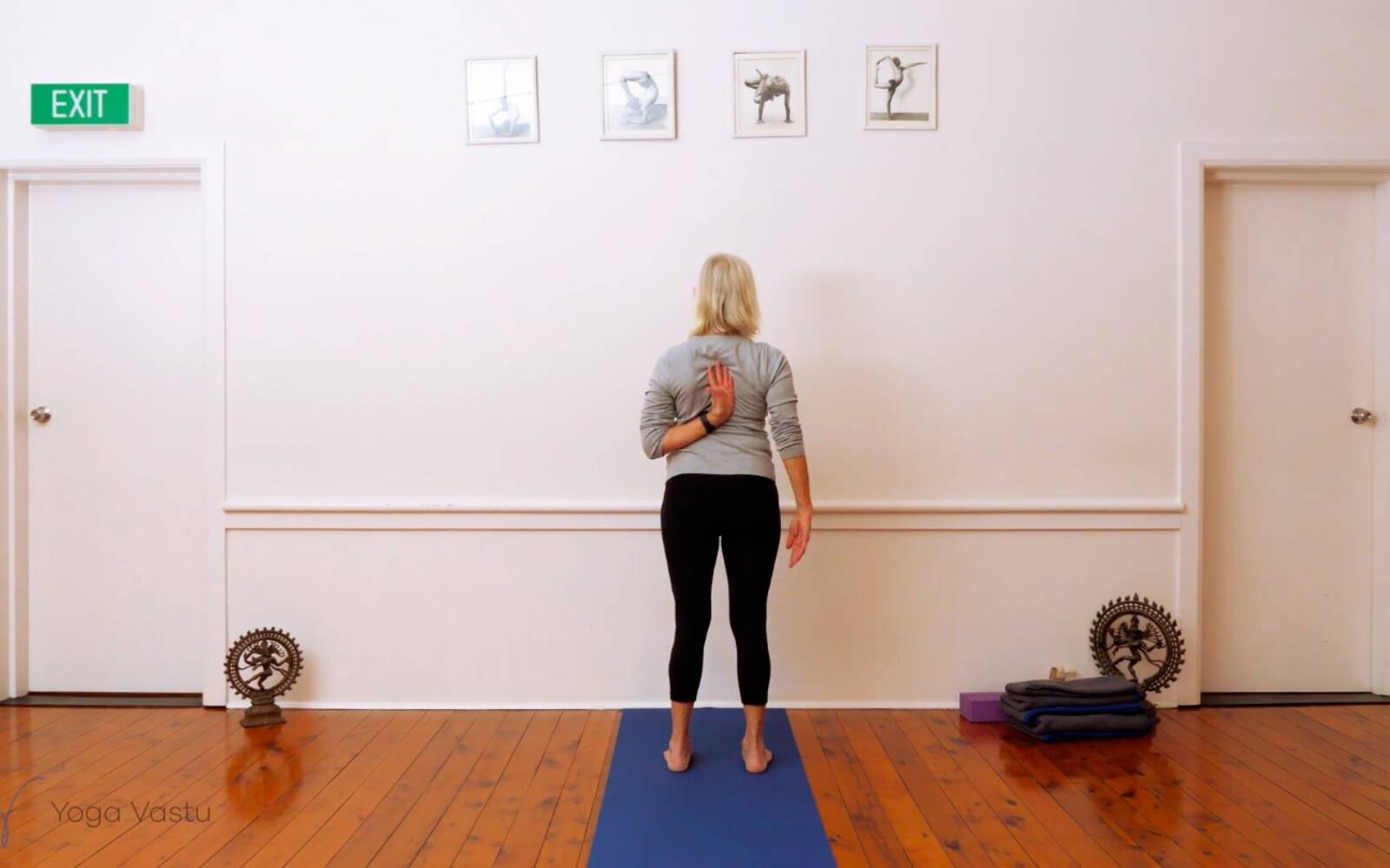 Online Iyengar yoga videos | Encouraging Relaxation Through Use of Props (Level 1/2)