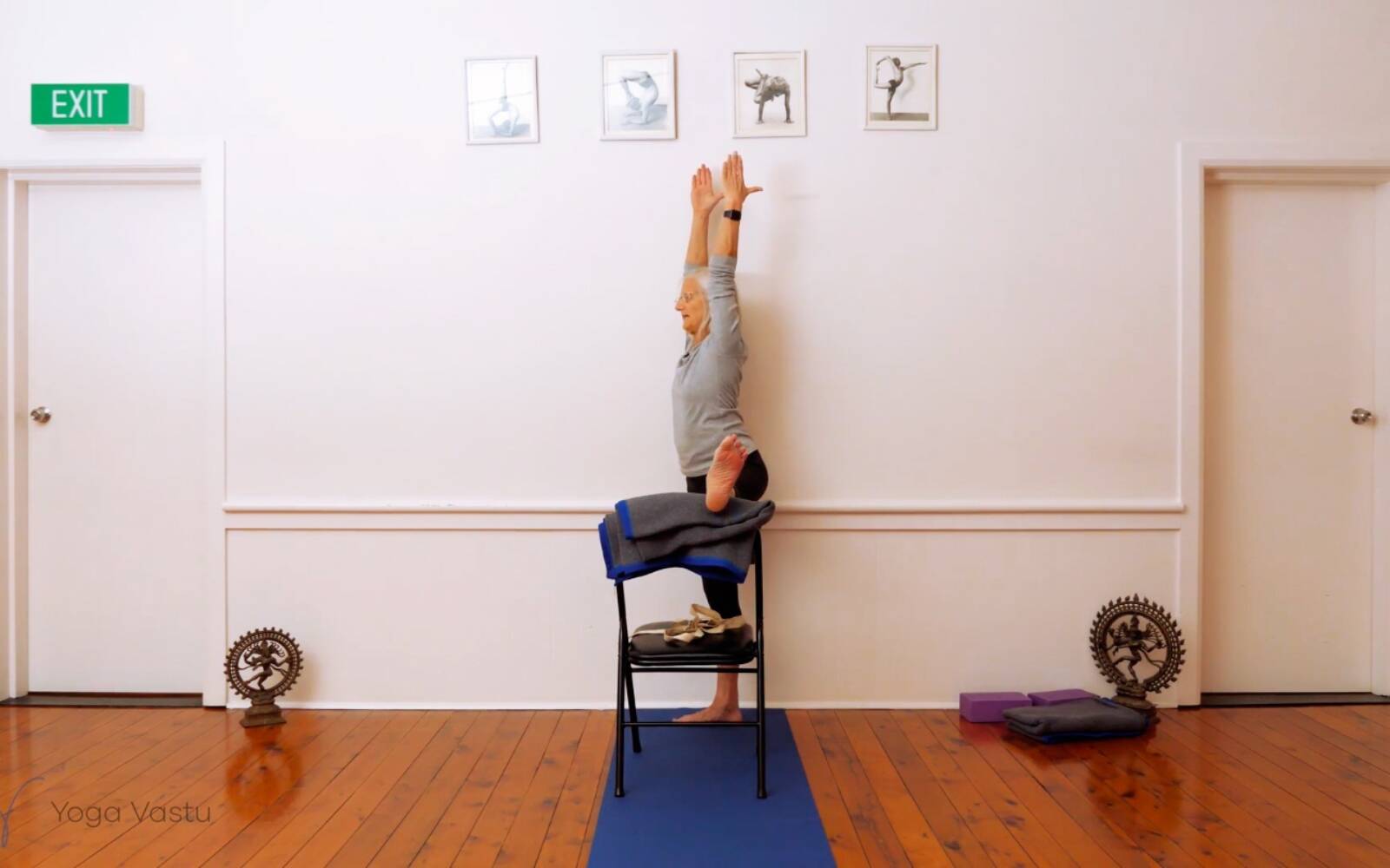 Online Iyengar yoga videos | Encouraging Relaxation Through Use of Props (Level 1/2)