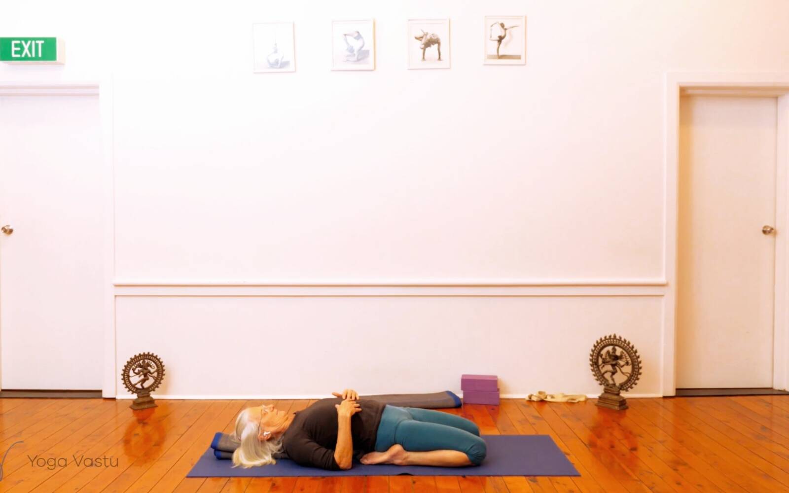 Online Iyengar yoga videos | Miscellaneous session to free body of excess tension (Level 1/2)