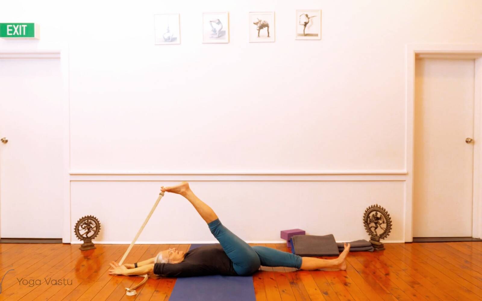 Online Iyengar yoga videos | Miscellaneous session to free body of excess tension (Level 1/2)