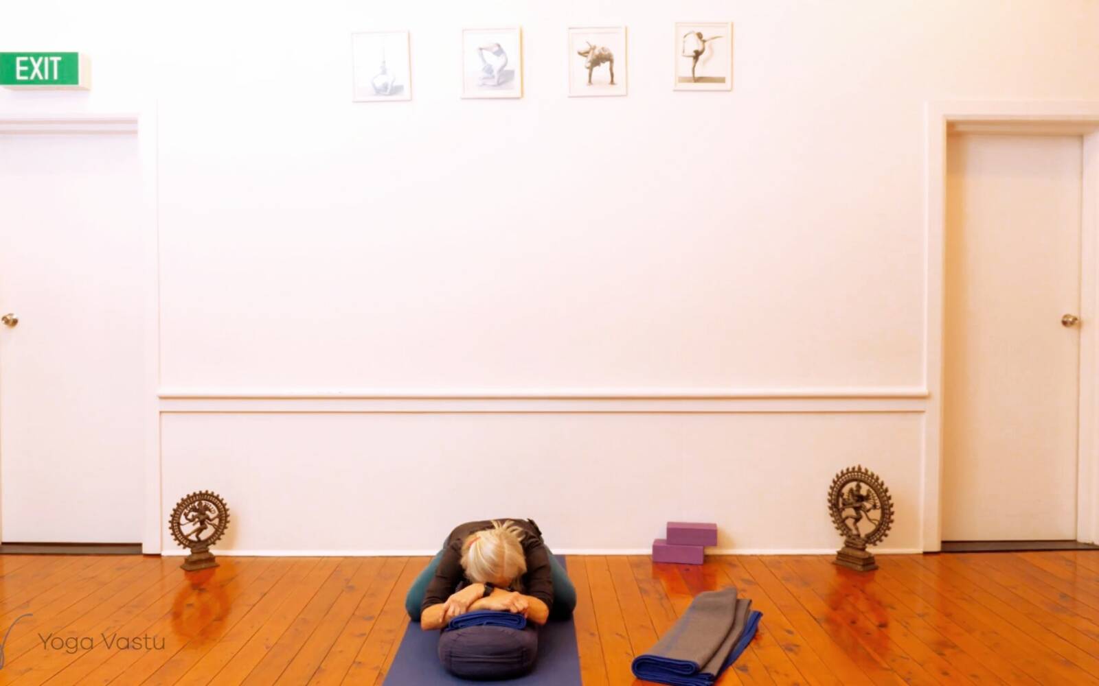 Online Iyengar yoga videos | Miscellaneous session to free body of excess tension (Level 1/2)