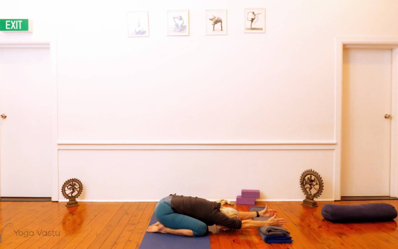Online Iyengar yoga videos | Miscellaneous session to free body of excess tension (Level 1/2)