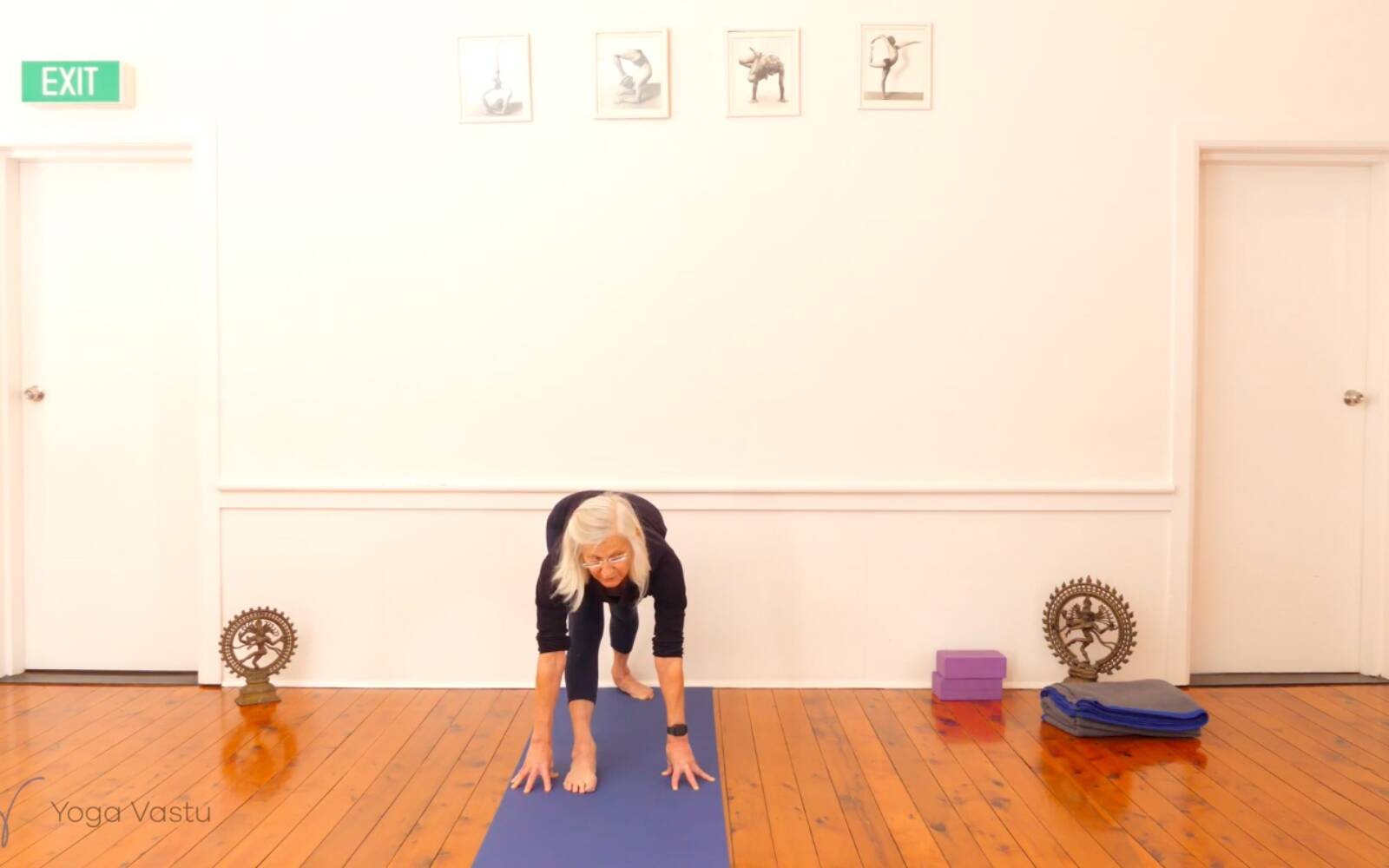 Online Iyengar yoga videos | Achieving Evenness and Elongation in Backbends (Advanced)