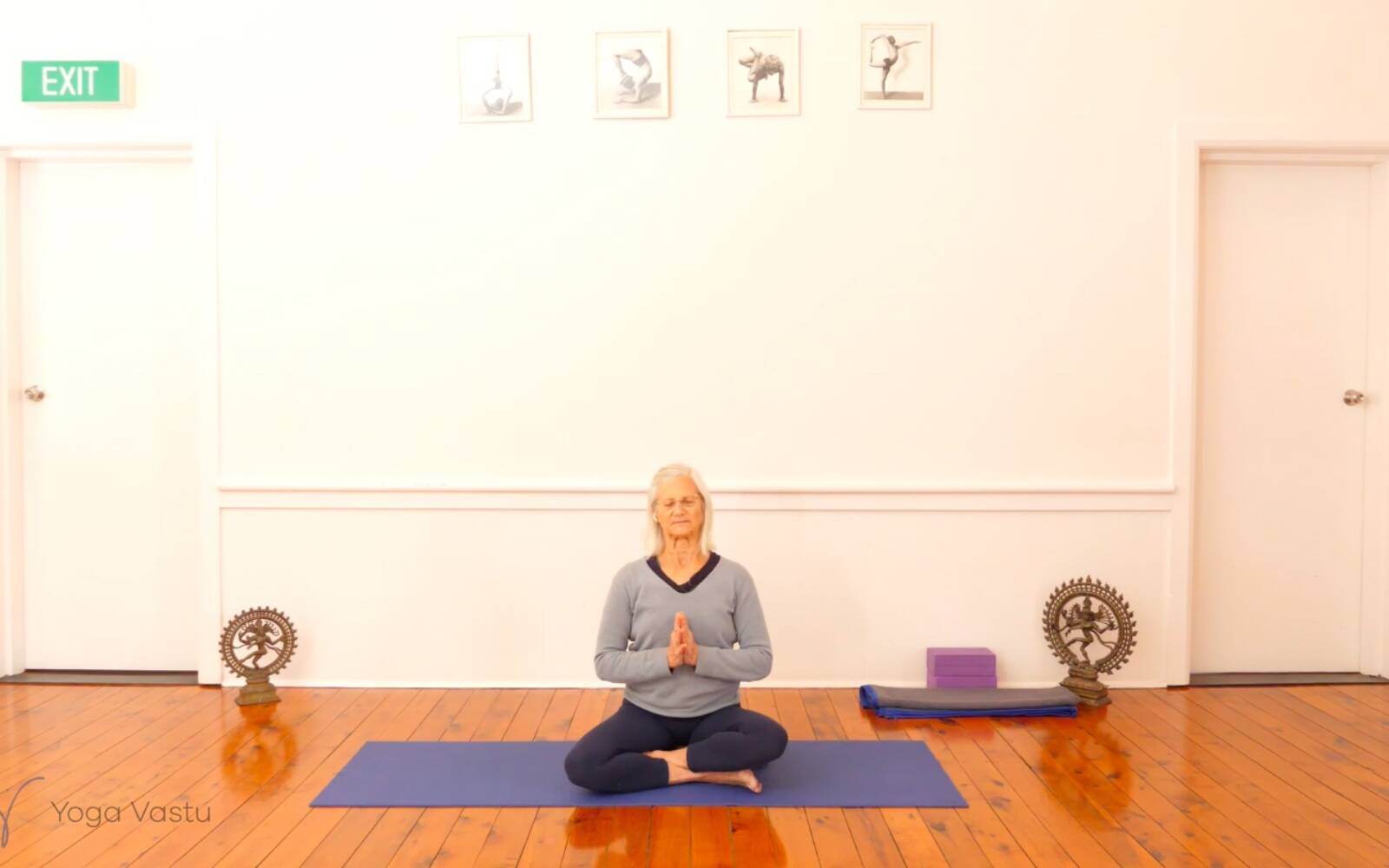 Online Iyengar yoga videos | Achieving Evenness and Elongation in Backbends (Advanced)