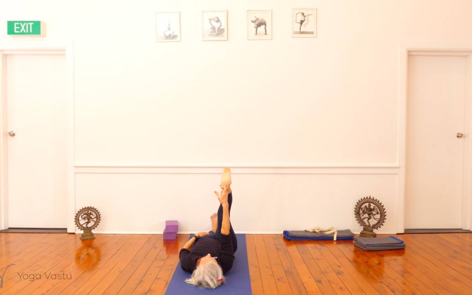 Online Iyengar yoga videos | Achieving Evenness and Elongation in Backbends (Advanced)