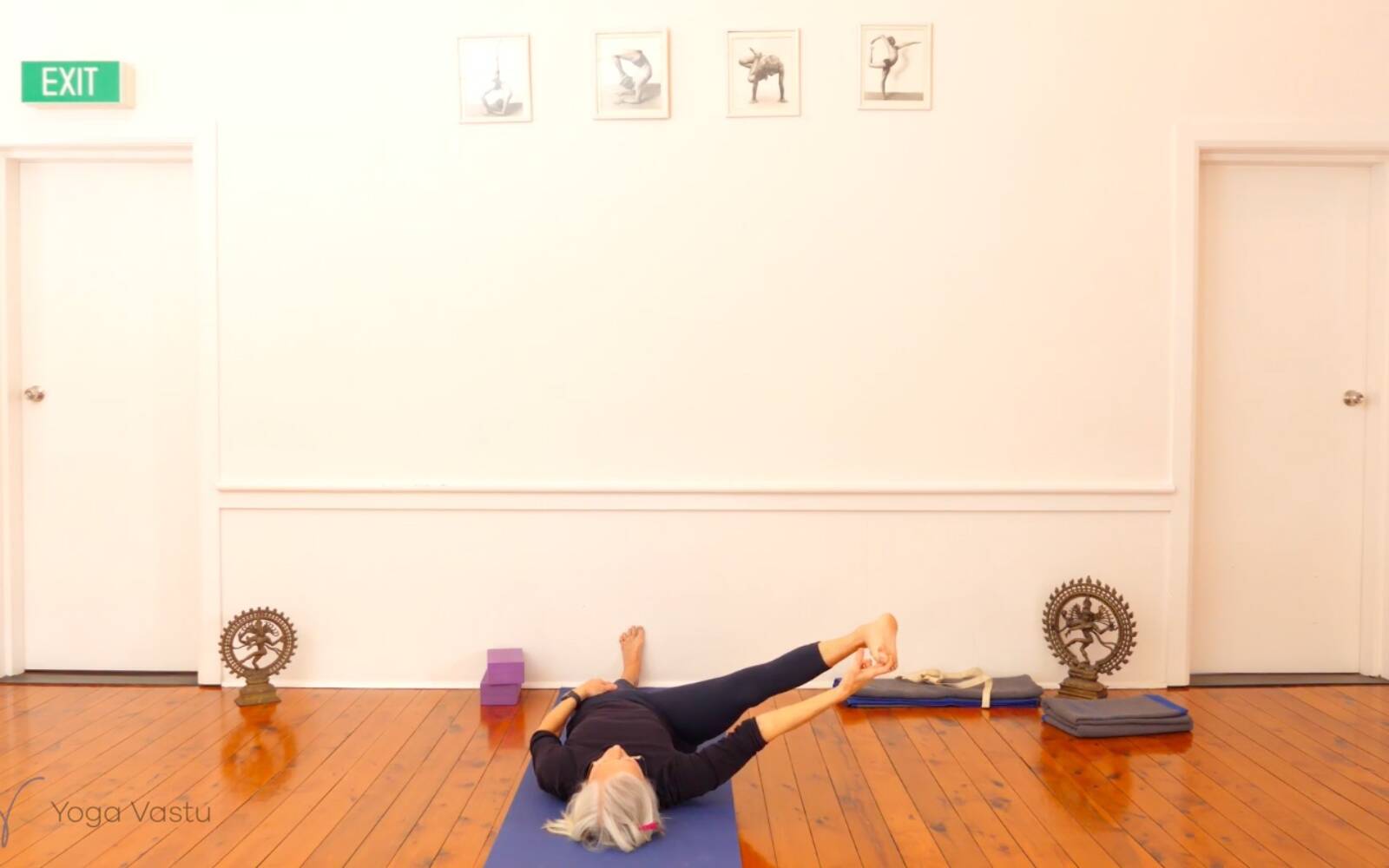 Online Iyengar yoga videos | Achieving Evenness and Elongation in Backbends (Advanced)