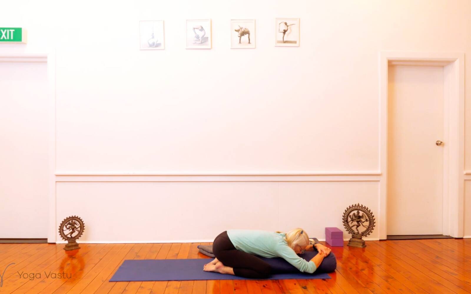 Online Iyengar yoga videos | Restorative: Using Props to Facilitate Observation (Level 3)
