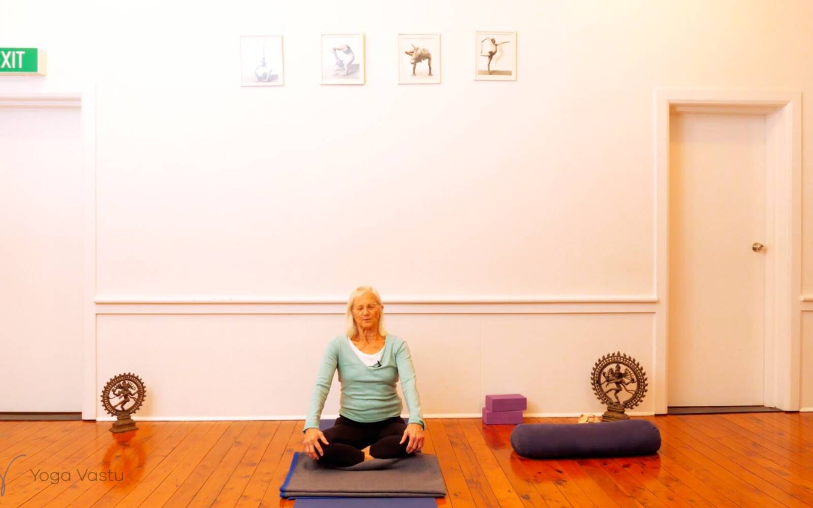 Online Iyengar yoga videos | Restorative: Using Props to Facilitate Observation (Level 3)