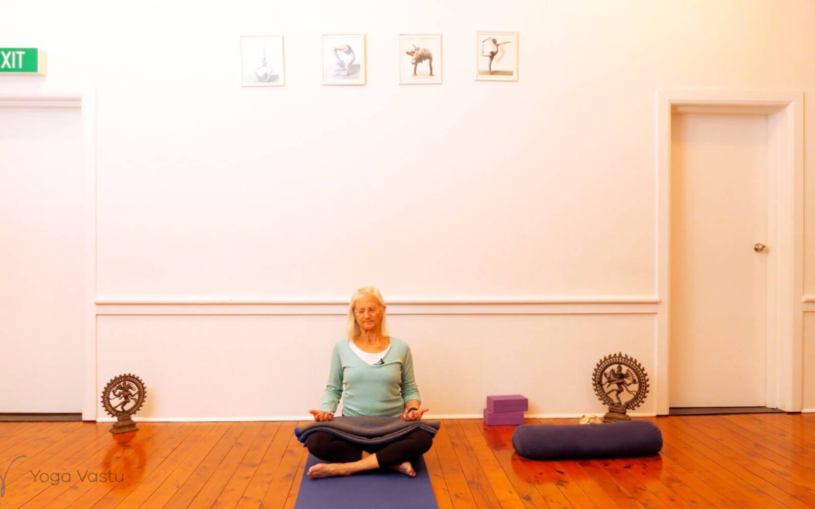 Online Iyengar yoga videos | Restorative: Using Props to Facilitate Observation (Level 3)
