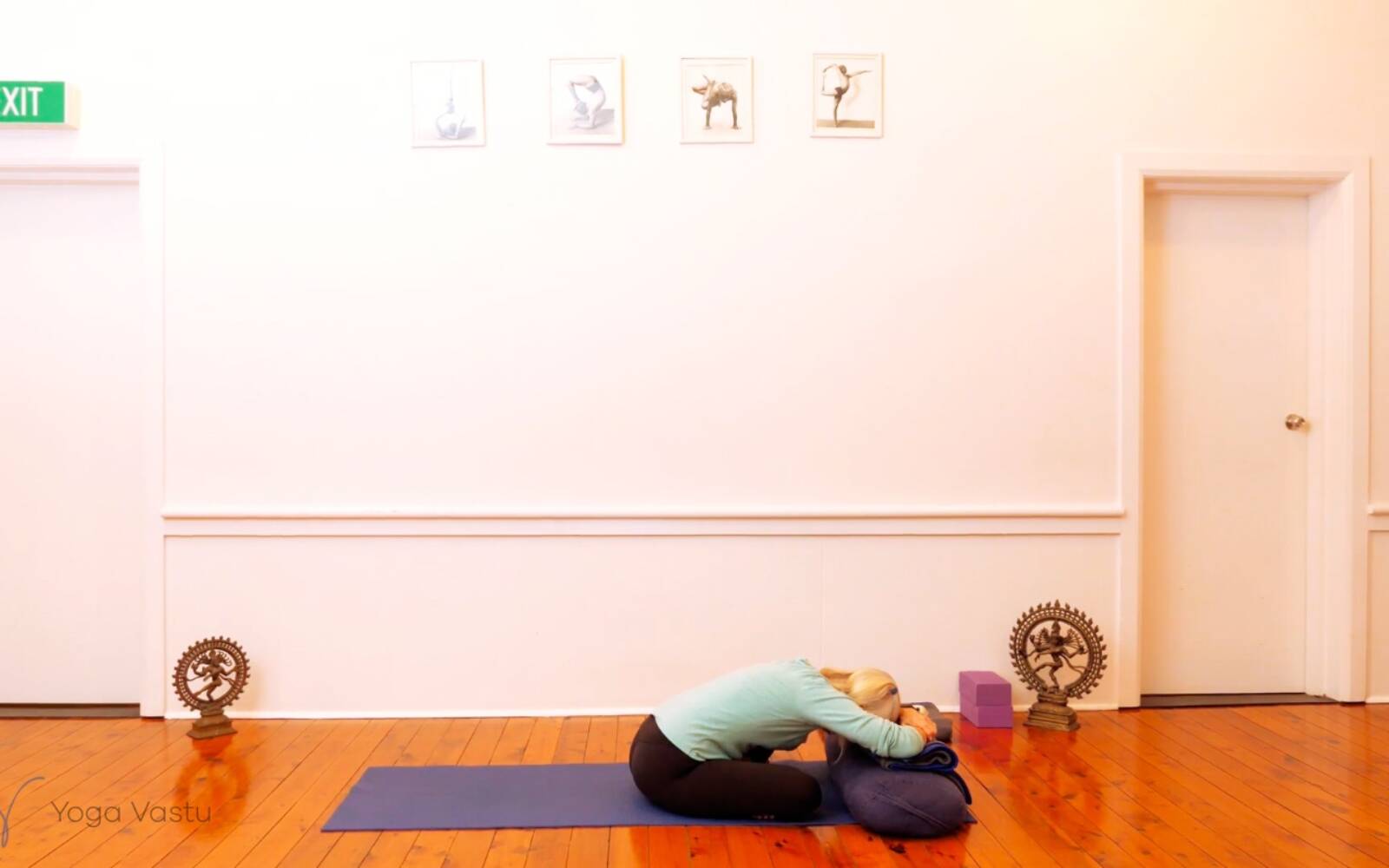 Online Iyengar yoga videos | Restorative: Using Props to Facilitate Observation (Level 3)