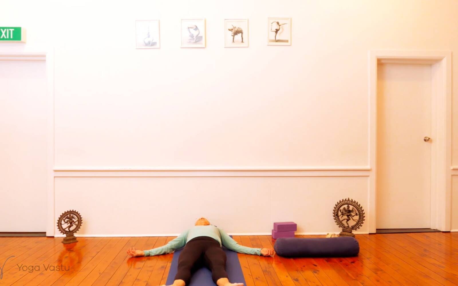 Online Iyengar yoga videos | Restorative: Using Props to Facilitate Observation (Level 3)