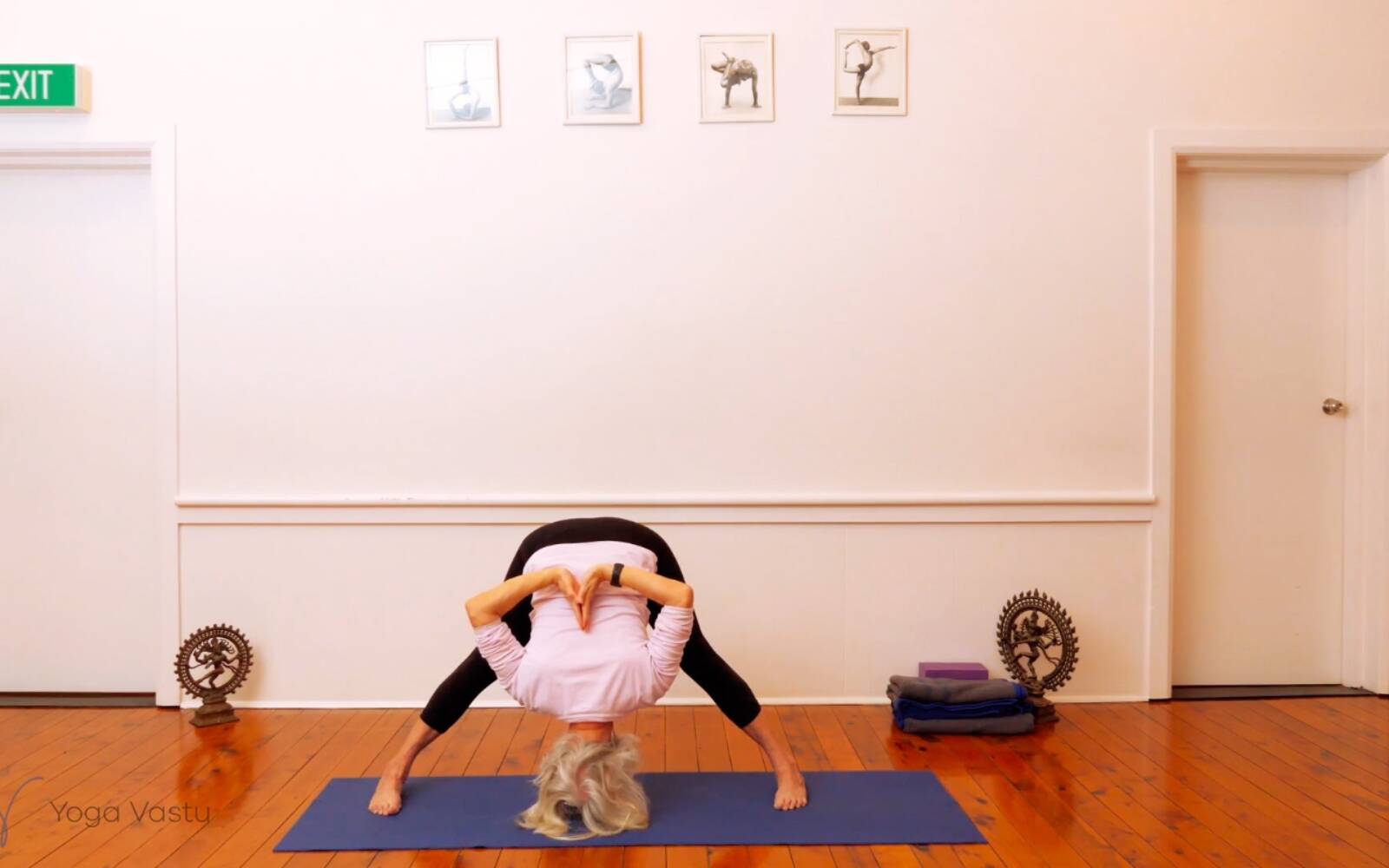 Online Iyengar yoga videos | The Concept of Timing in Standing Poses (Level 1/2)