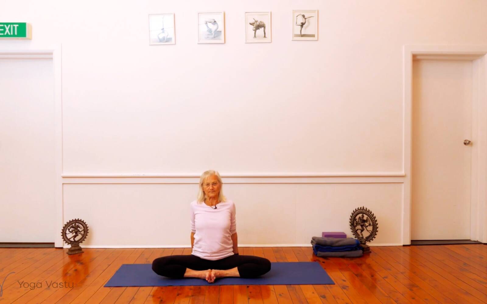 Online Iyengar yoga videos | The Concept of Timing in Standing Poses (Level 1/2)